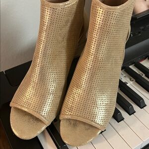 Donald Pliner Metallic Gold Peeptoe Booties🔥